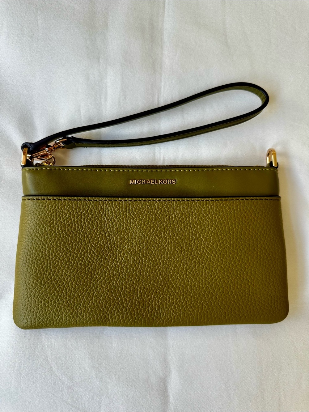 MICHAEL KORS Olive Green Pebbled Leather Wristlet Clutch Purse Gold Tone Zip